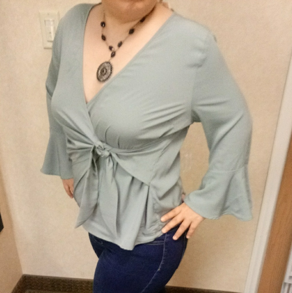 Light green long flare sleeve